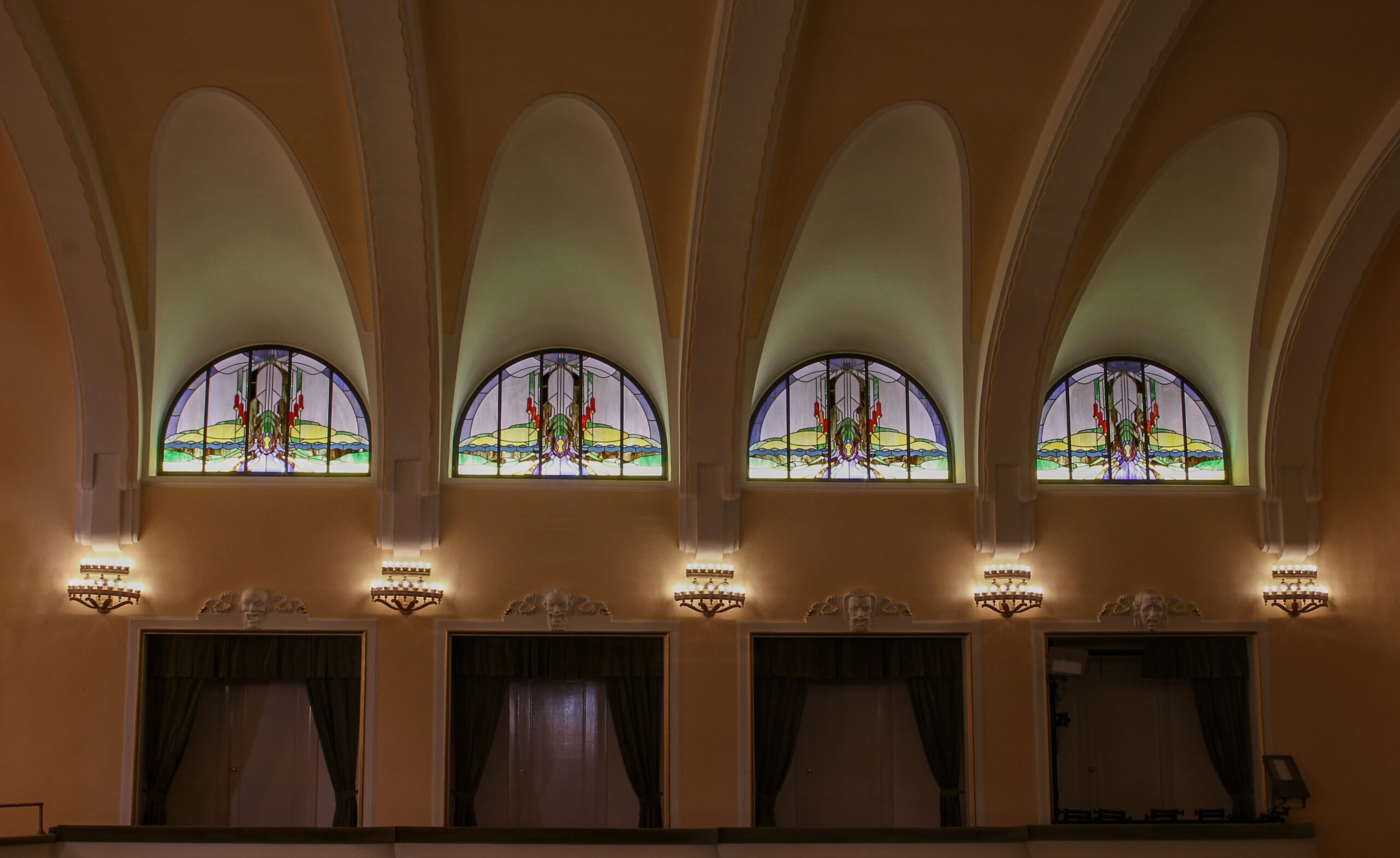 vitráže- Mestske divadlo v Prostejove
